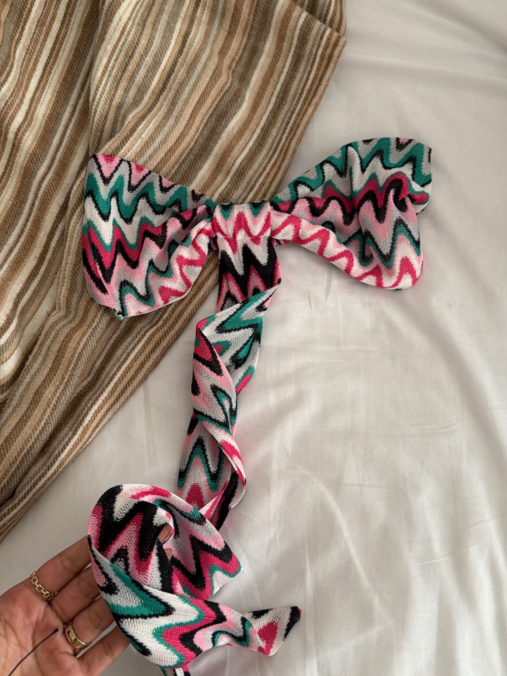 Women’s Zigzag Print Bow Hair Tie in Pink & Teal